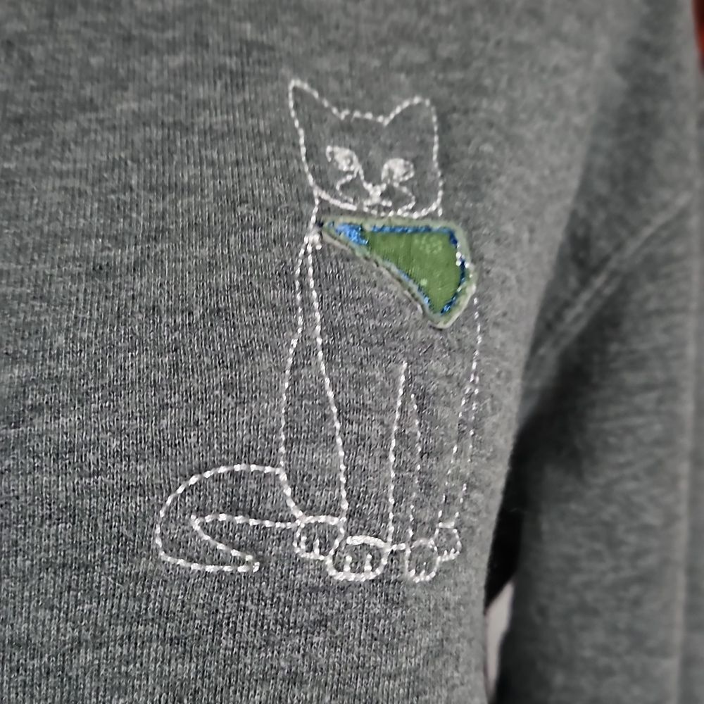 Kirkland Signature Gray Long Sleeve Sweatshirt with Stitched Cat. Size Medium - Picture 2 of 8